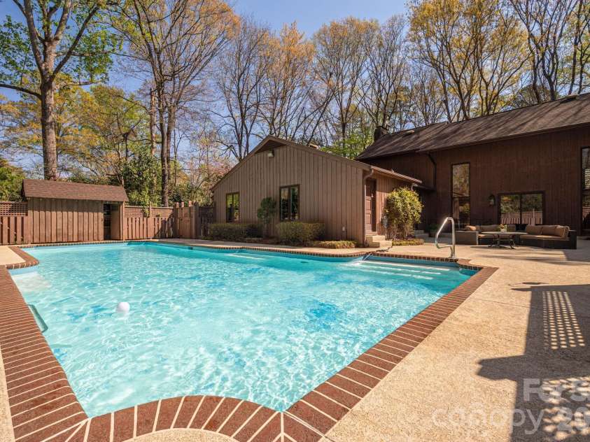 1432 Laurel Lane, Gastonia, NC 28054.  MLS# CAR4358971, YatesRealty ID 9039. 