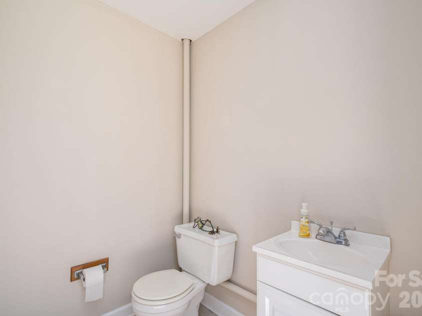 1432 Laurel Lane, Gastonia, NC 28054.  MLS# CAR4358971, YatesRealty ID 9039. 