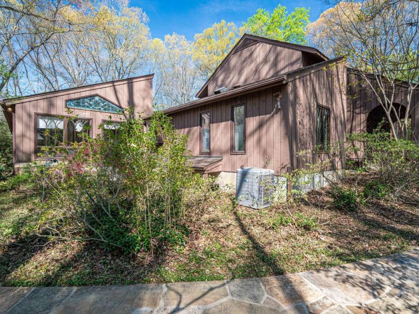 1432 Laurel Lane, Gastonia, NC 28054.  MLS# CAR4358971, YatesRealty ID 9039. 