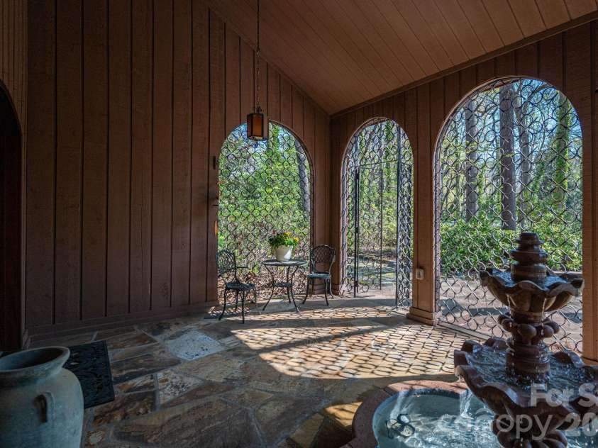 1432 Laurel Lane, Gastonia, NC 28054.  MLS# CAR4358971, YatesRealty ID 9039. 