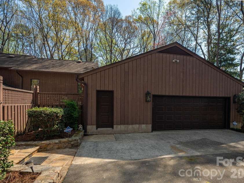 1432 Laurel Lane, Gastonia, NC 28054.  MLS# CAR4358971, YatesRealty ID 9039. 