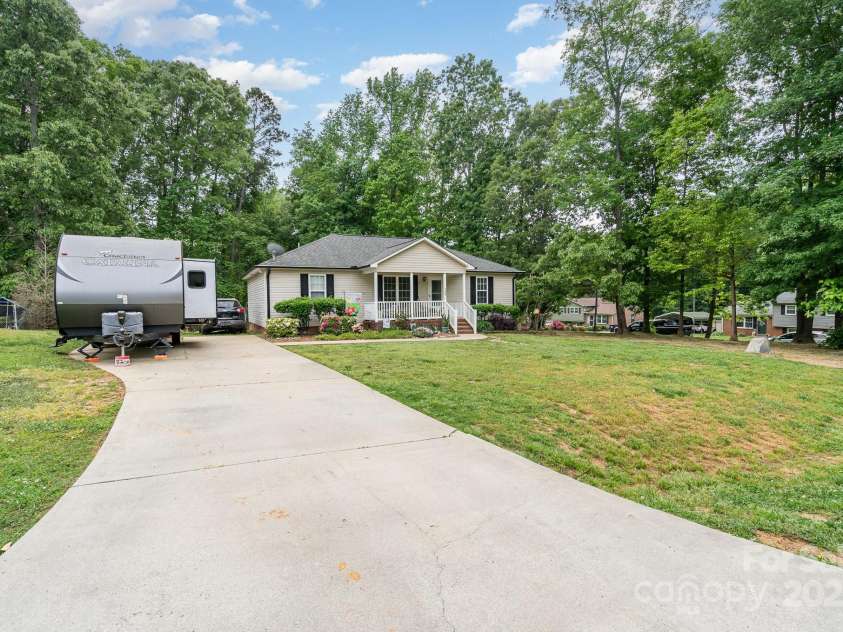 195 Kings Terrace, Salisbury, NC 28146.  MLS# CAR4252478, YatesRealty ID 9039. 