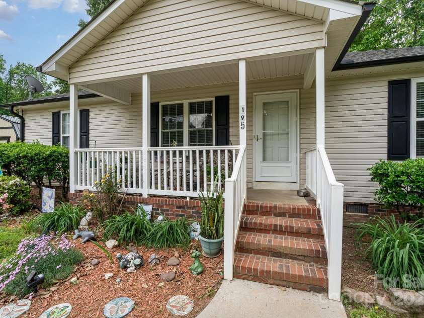 195 Kings Terrace, Salisbury, NC 28146.  MLS# CAR4252478, YatesRealty ID 9039. 