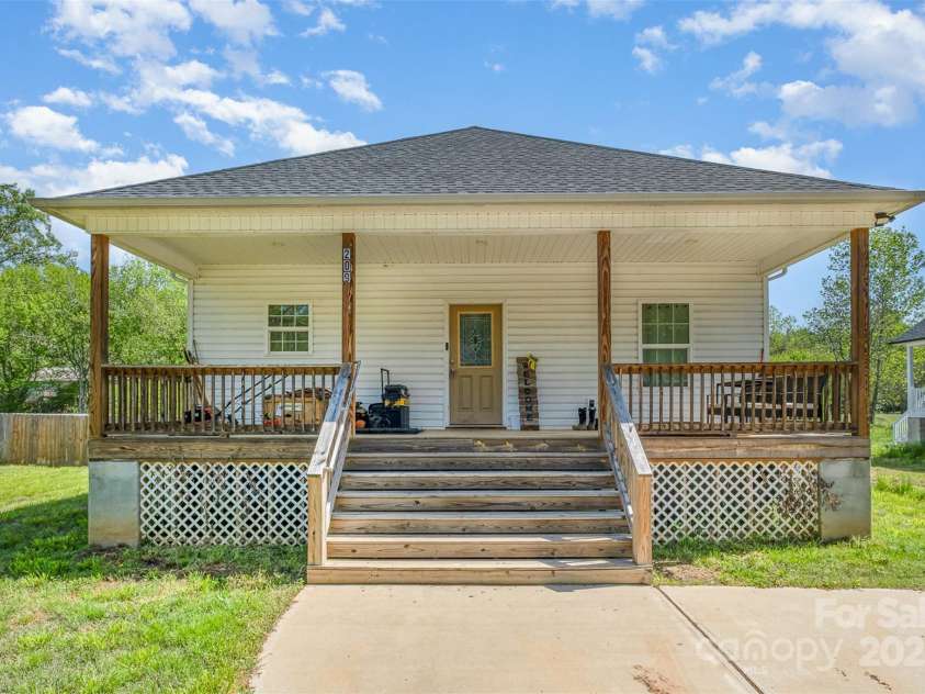 209 Sheffield Drive, York, SC 29745.  MLS# CAR4247482, YatesRealty ID 9040. 