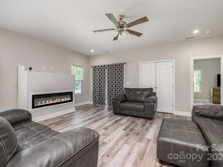 209 Sheffield Drive, York, SC 29745.  MLS# CAR4247482, YatesRealty ID 9040. 