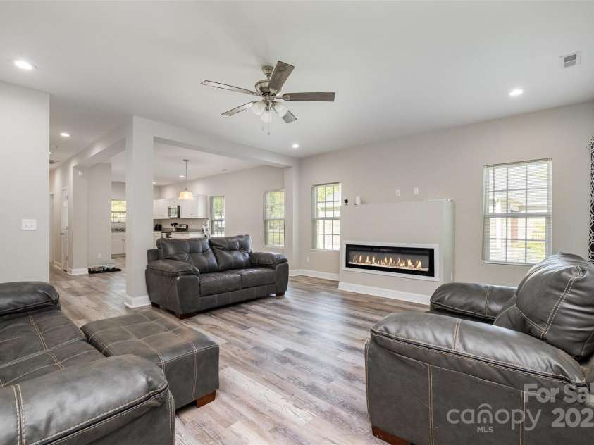 209 Sheffield Drive, York, SC 29745.  MLS# CAR4247482, YatesRealty ID 9040. 