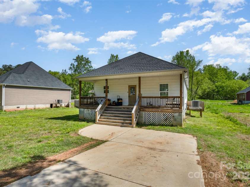 209 Sheffield Drive, York, SC 29745.  MLS# CAR4247482, YatesRealty ID 9040. 