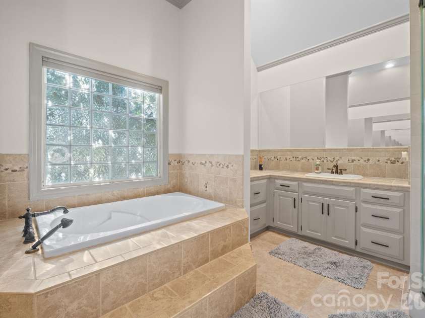 2425 Birdie Lane, Conover, NC 28613.  MLS# CAR4204810, YatesRealty ID 9040. 
