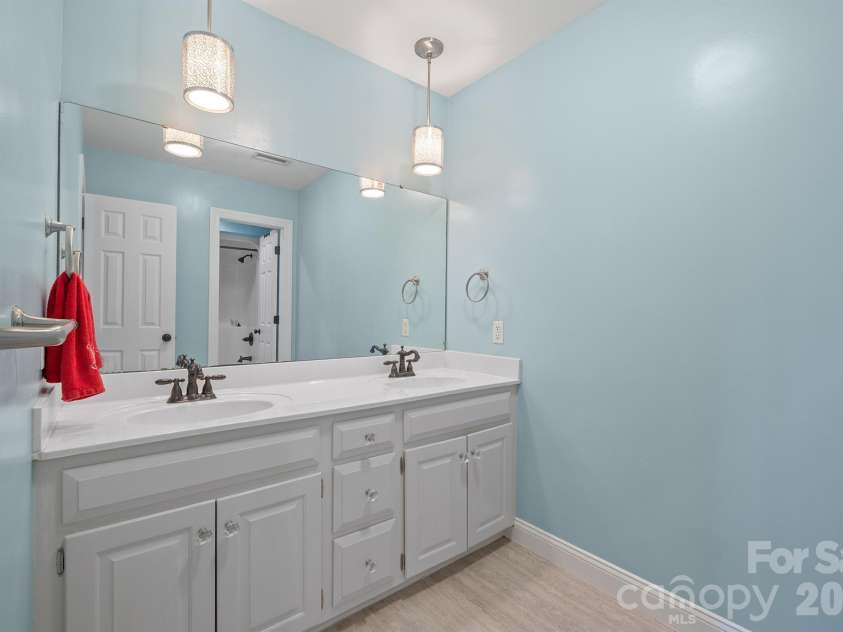 2425 Birdie Lane, Conover, NC 28613.  MLS# CAR4204810, YatesRealty ID 9040. 
