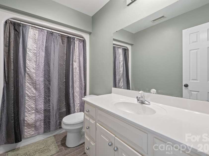 2425 Birdie Lane, Conover, NC 28613.  MLS# CAR4204810, YatesRealty ID 9040. 