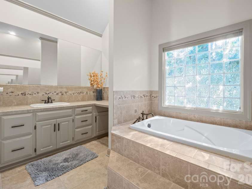 2425 Birdie Lane, Conover, NC 28613.  MLS# CAR4204810, YatesRealty ID 9040. 