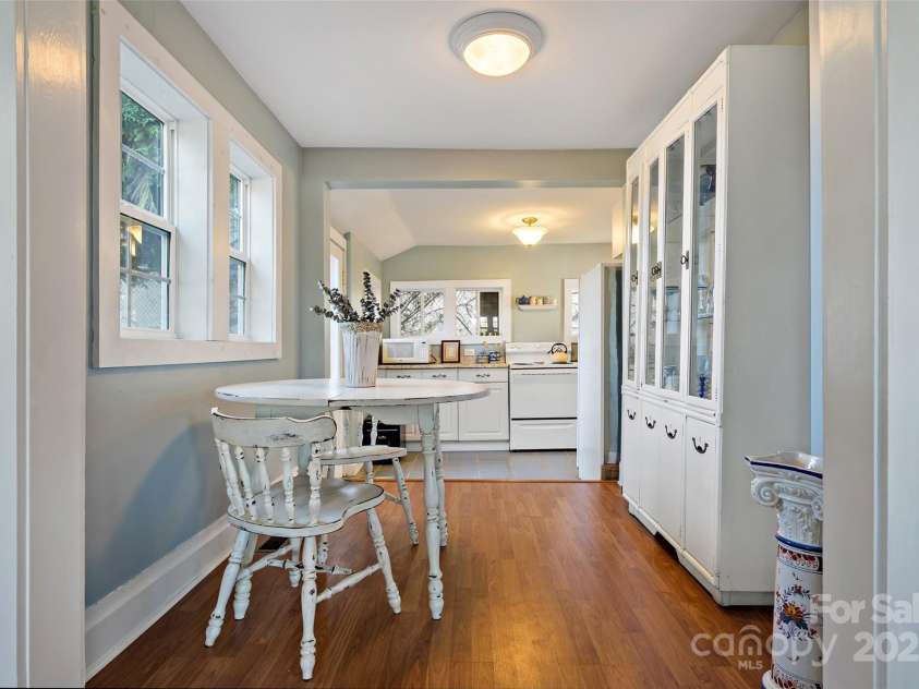 100 Summit Street, Marion, NC 28752.  MLS# CAR4241117, YatesRealty ID 9041. Guest house dining area