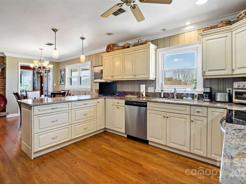 100 Summit Street, Marion, NC 28752.  MLS# CAR4241117, YatesRealty ID 9041. Kitchen
