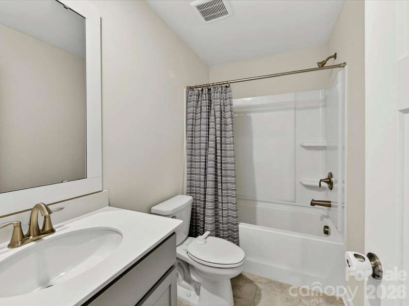 12309 Westbranch Parkway, Davidson, NC 28036.  MLS# CAR4336206, YatesRealty ID 9041. Full Bathroom (Hall)