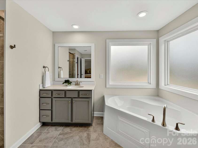 12309 Westbranch Parkway, Davidson, NC 28036.  MLS# CAR4336206, YatesRealty ID 9041. Primary Bathroom