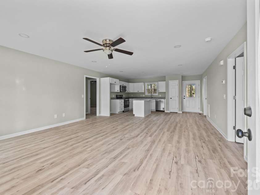 1700 Bringle Ferry Road, Salisbury, NC 28146.  MLS# CAR4342002, YatesRealty ID 9043. Entry into the Living Room