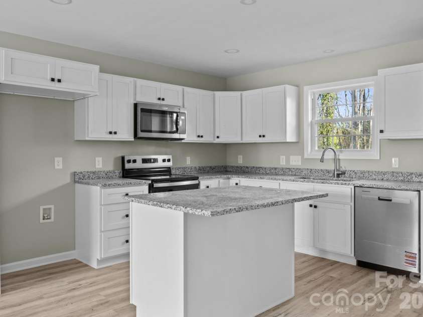 1700 Bringle Ferry Road, Salisbury, NC 28146.  MLS# CAR4342002, YatesRealty ID 9043. Spacious kitchen with large island