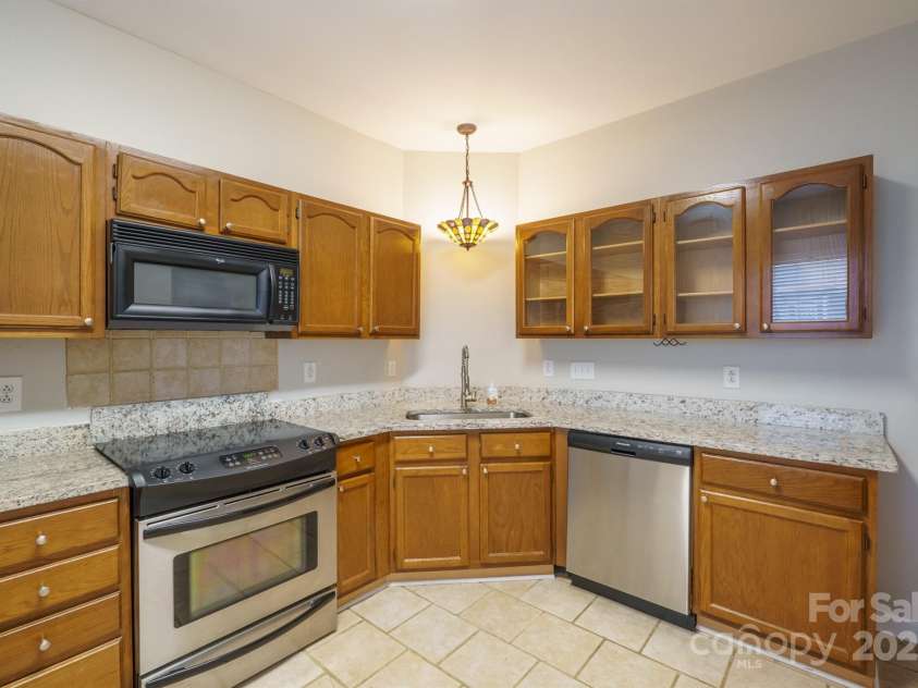 6007 Kenmore Lane, Indian Trail, NC 28079.  MLS# CAR4251243, YatesRealty ID 9044. Kitchen