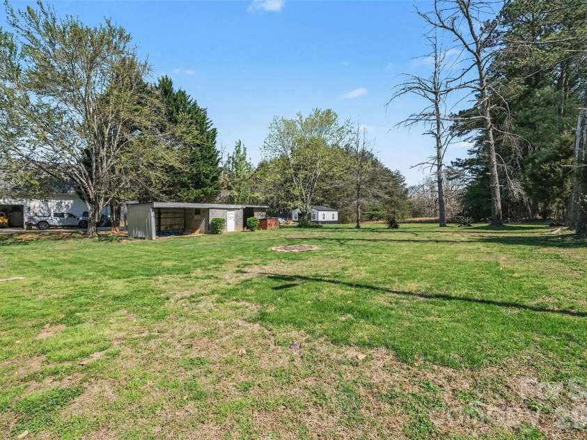 416 Old Mountain Road, Statesville, NC 28677.  MLS# CAR4341501, YatesRealty ID 9046. 