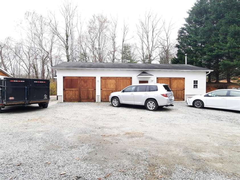 119 Grant Lane, Saluda, NC 28773.  MLS# CAR4360220, YatesRealty ID 9048. 3 car detached garage 