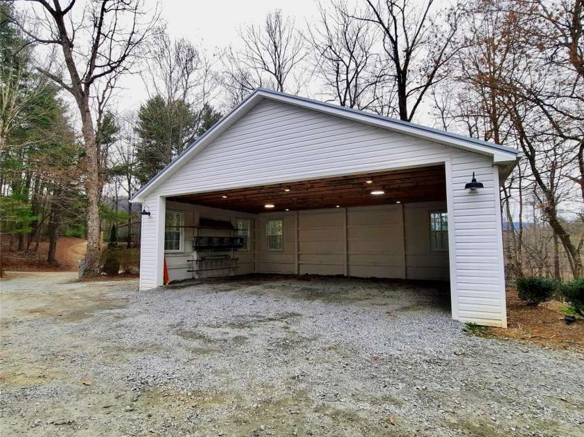 119 Grant Lane, Saluda, NC 28773.  MLS# CAR4360220, YatesRealty ID 9048. 