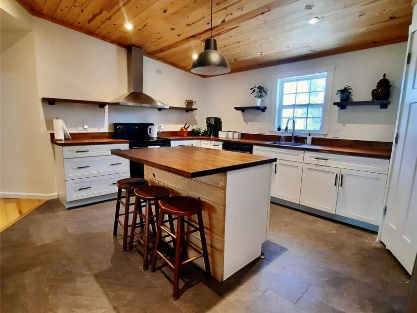 119 Grant Lane, Saluda, NC 28773.  MLS# CAR4360220, YatesRealty ID 9048. 