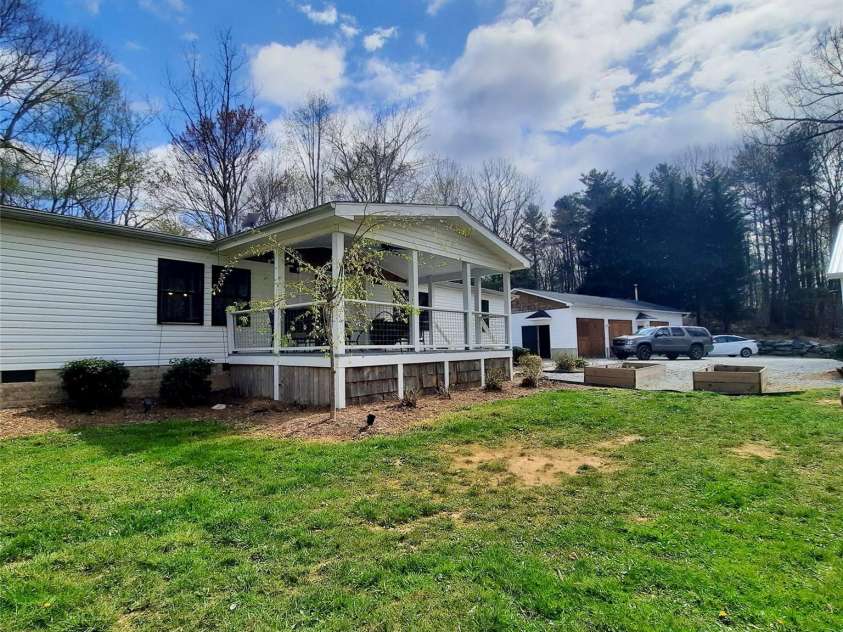 119 Grant Lane, Saluda, NC 28773.  MLS# CAR4360220, YatesRealty ID 9048. 
