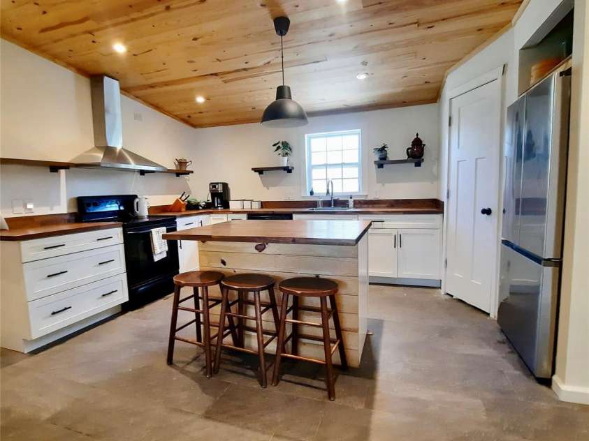119 Grant Lane, Saluda, NC 28773.  MLS# CAR4360220, YatesRealty ID 9048. New floating shelves
