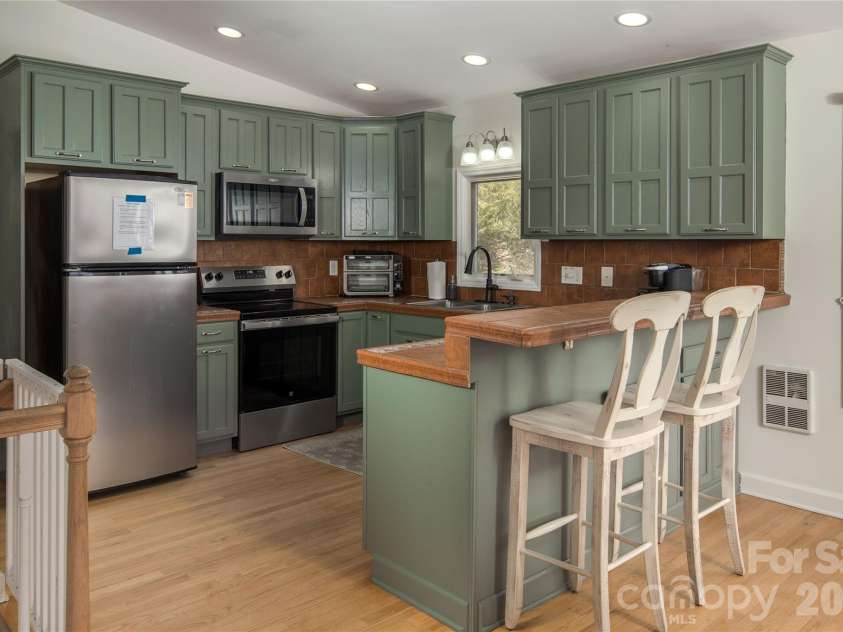 1628 Skyland Drive, Seven Devils, NC 28604.  MLS# CAR4346493, YatesRealty ID 9049. 