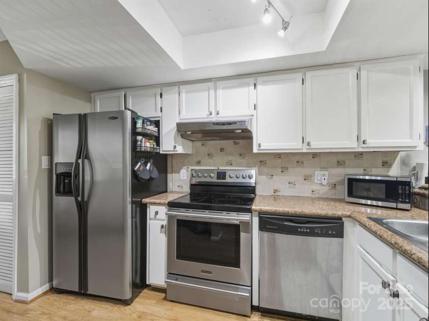 5215 Amity Springs Drive, Charlotte, NC 28212.  MLS# CAR4325111, YatesRealty ID 905. 