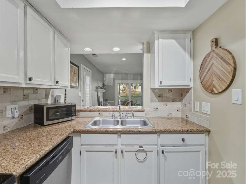 5215 Amity Springs Drive, Charlotte, NC 28212.  MLS# CAR4325111, YatesRealty ID 905. 