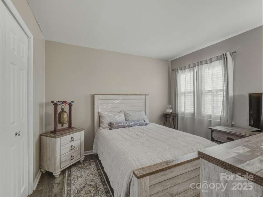 5215 Amity Springs Drive, Charlotte, NC 28212.  MLS# CAR4325111, YatesRealty ID 905. 