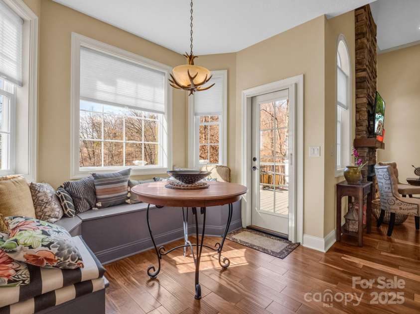 735 Bills Mountain Trail, Lake Lure, NC 28746.  MLS# CAR4190654, YatesRealty ID 905. Breakfast Nook w/ built in