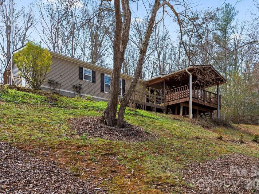 18 Henry White Lane, Leicester, NC 28748.  MLS# CAR4336718, YatesRealty ID 9050. 