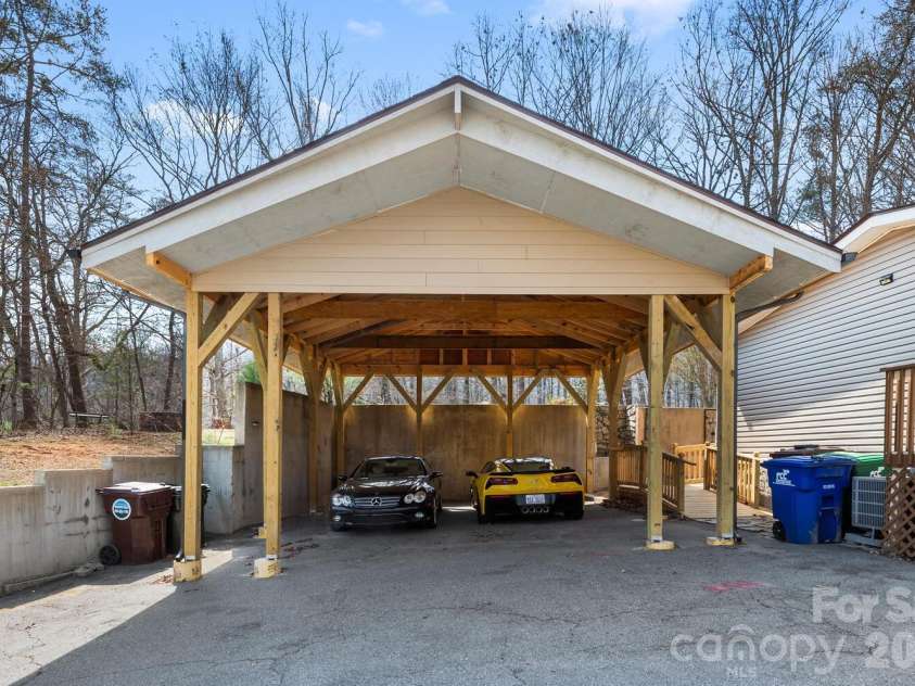 18 Henry White Lane, Leicester, NC 28748.  MLS# CAR4336718, YatesRealty ID 9050. 