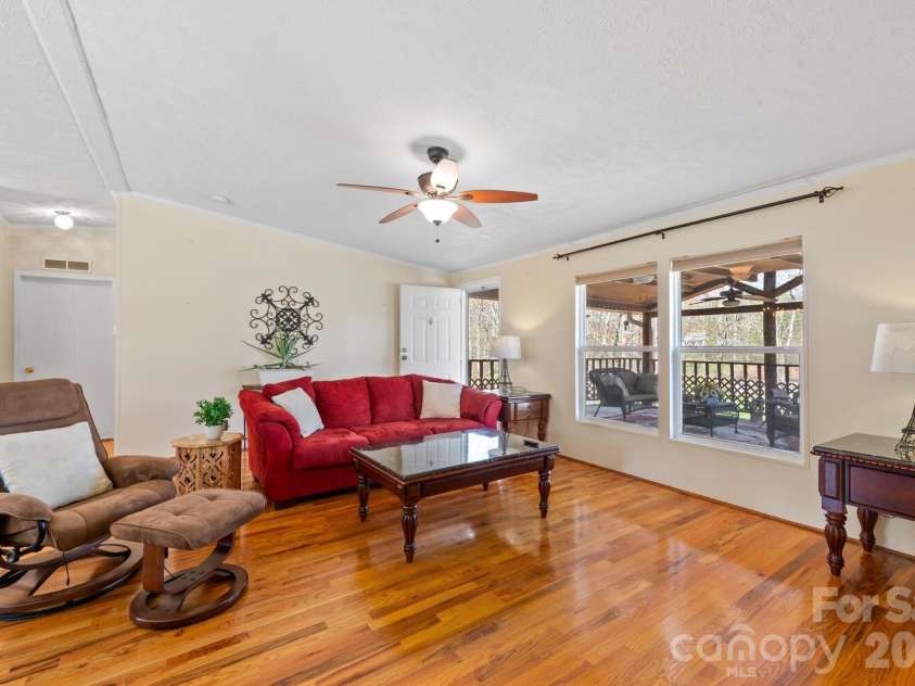 18 Henry White Lane, Leicester, NC 28748.  MLS# CAR4336718, YatesRealty ID 9050. 