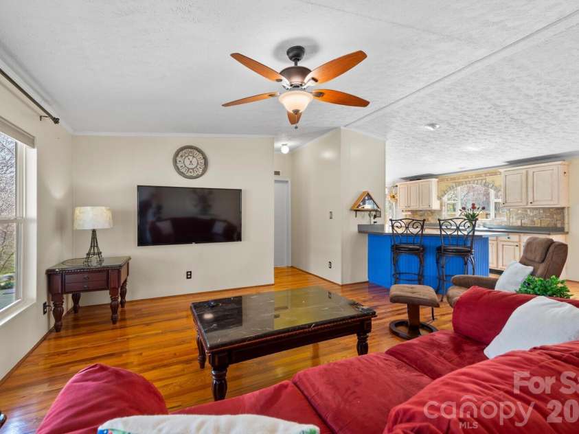18 Henry White Lane, Leicester, NC 28748.  MLS# CAR4336718, YatesRealty ID 9050. 