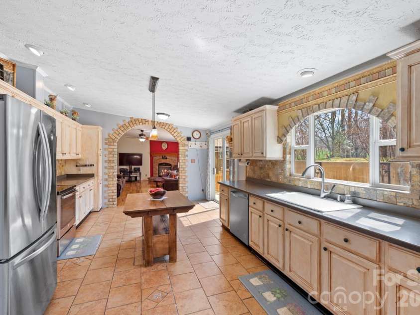 18 Henry White Lane, Leicester, NC 28748.  MLS# CAR4336718, YatesRealty ID 9050. 