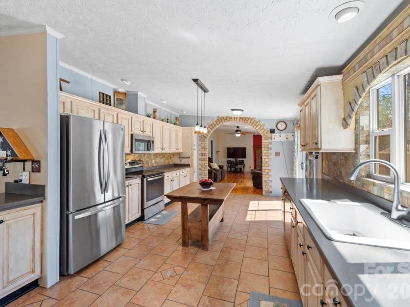 18 Henry White Lane, Leicester, NC 28748.  MLS# CAR4336718, YatesRealty ID 9050. 