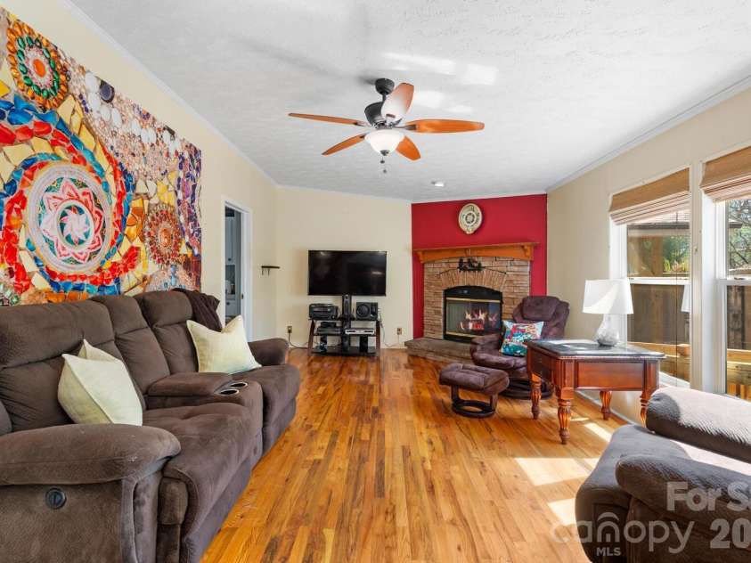 18 Henry White Lane, Leicester, NC 28748.  MLS# CAR4336718, YatesRealty ID 9050. 