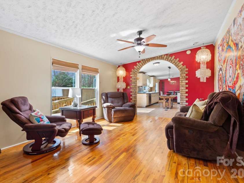 18 Henry White Lane, Leicester, NC 28748.  MLS# CAR4336718, YatesRealty ID 9050. 