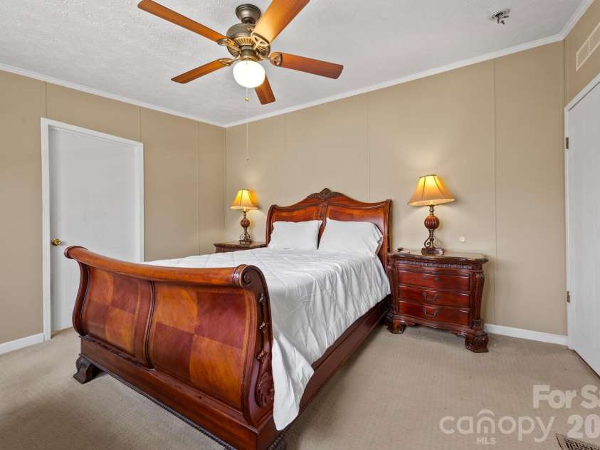 18 Henry White Lane, Leicester, NC 28748.  MLS# CAR4336718, YatesRealty ID 9050. 