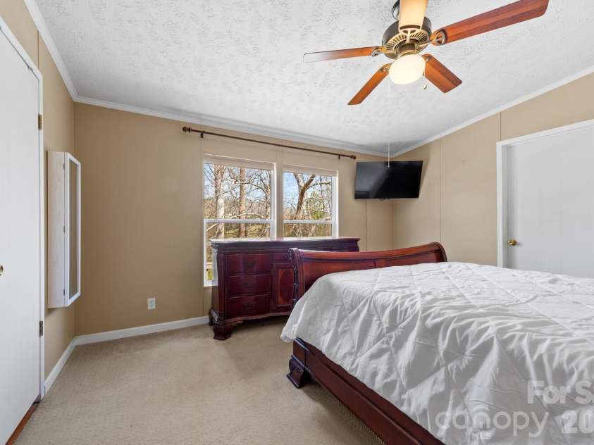 18 Henry White Lane, Leicester, NC 28748.  MLS# CAR4336718, YatesRealty ID 9050. 