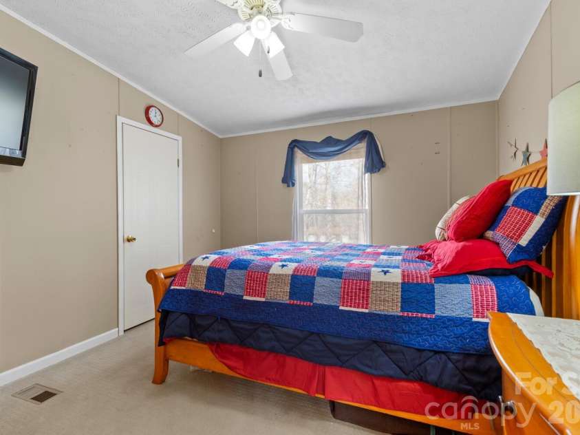 18 Henry White Lane, Leicester, NC 28748.  MLS# CAR4336718, YatesRealty ID 9050. 