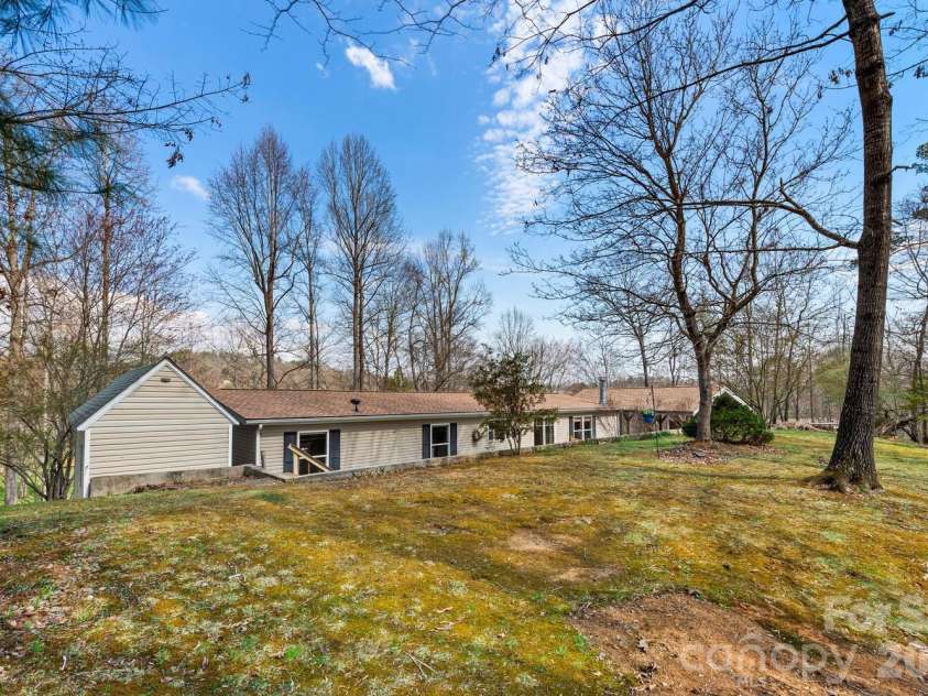 18 Henry White Lane, Leicester, NC 28748.  MLS# CAR4336718, YatesRealty ID 9050. 