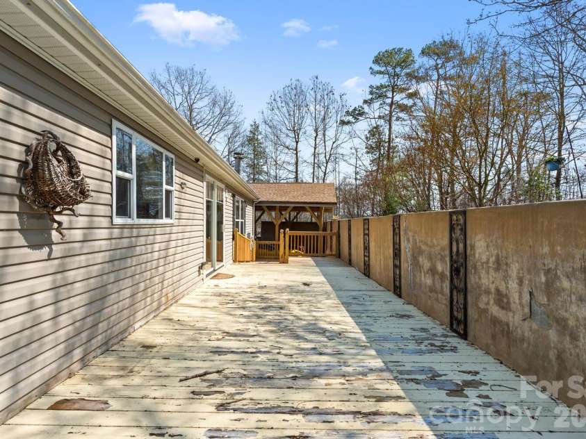 18 Henry White Lane, Leicester, NC 28748.  MLS# CAR4336718, YatesRealty ID 9050. 