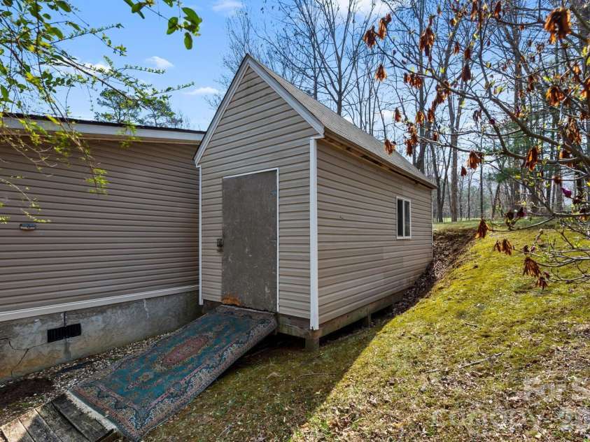 18 Henry White Lane, Leicester, NC 28748.  MLS# CAR4336718, YatesRealty ID 9050. 