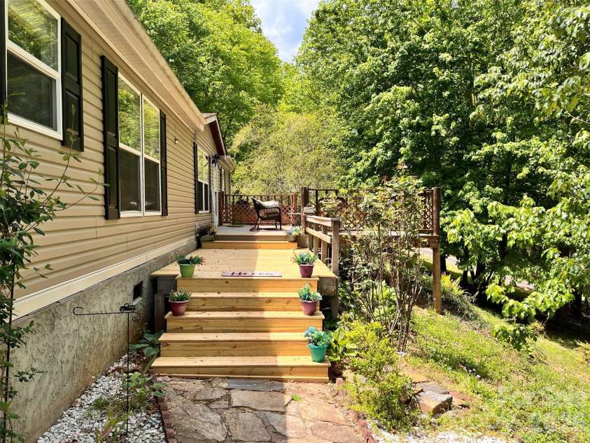18 Henry White Lane, Leicester, NC 28748.  MLS# CAR4336718, YatesRealty ID 9050. 