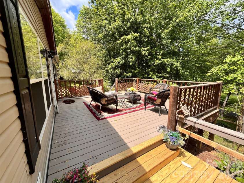 18 Henry White Lane, Leicester, NC 28748.  MLS# CAR4336718, YatesRealty ID 9050. 