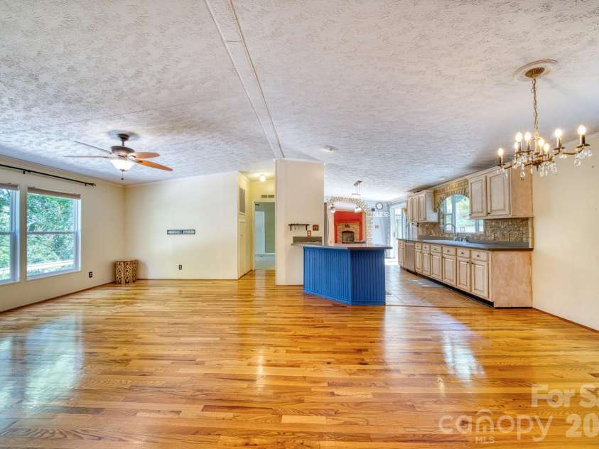 18 Henry White Lane, Leicester, NC 28748.  MLS# CAR4419769, YatesRealty ID 9050. 